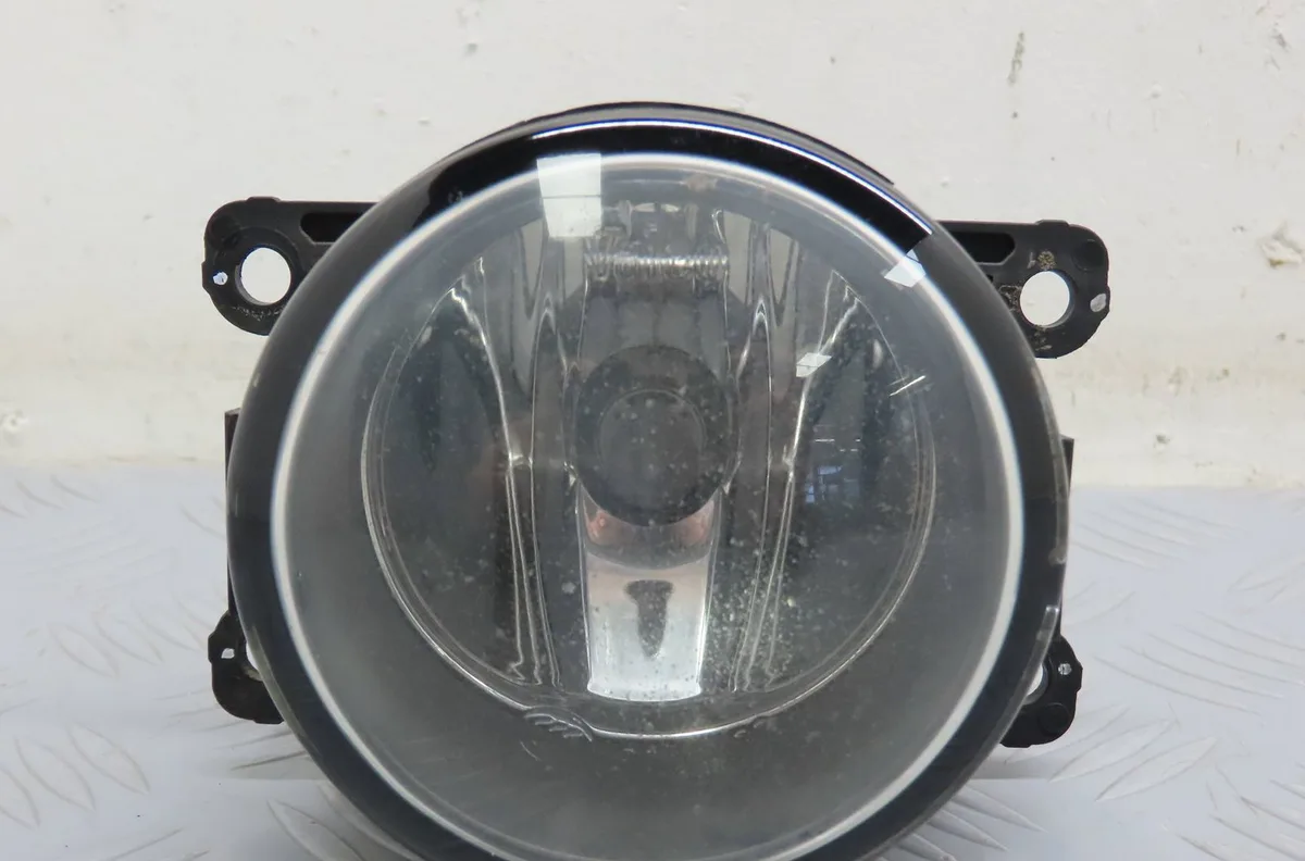Phare antibrouillard avant droit Renault MEGANE III 3-5 portes (BZ0-1_, B3_) 1.4 tce (bz0f, bz1v) (2009) occasion