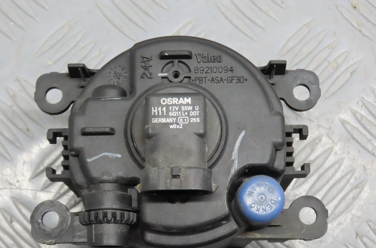 Phare antibrouillard avant droit Renault MEGANE III 3-5 portes (BZ0-1_, B3_) 1.4 tce (bz0f, bz1v) (2009) occasion