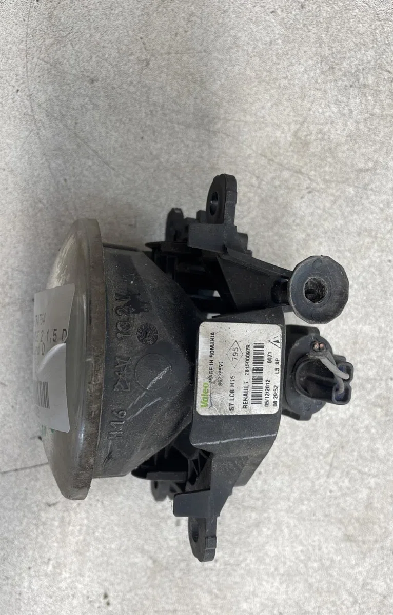 Phare antibrouillard avant droit Renault MEGANE III 3-5 portes (BZ0-1_, B3_) 1.5 dci (bz09, bz0d, bz1w, bz29, bz14) (200