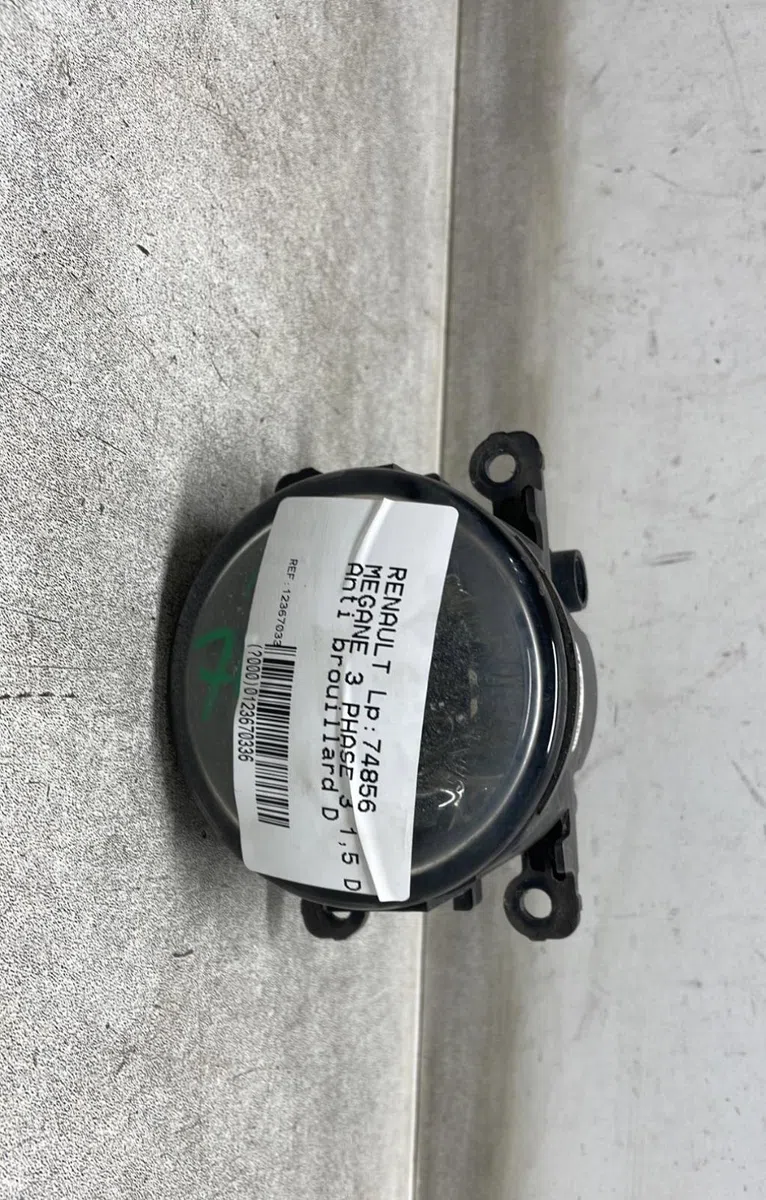 Phare antibrouillard avant droit Renault MEGANE III 3-5 portes (BZ0-1_, B3_) 1.5 dci (bz09, bz0d, bz1w, bz29, bz14) (200