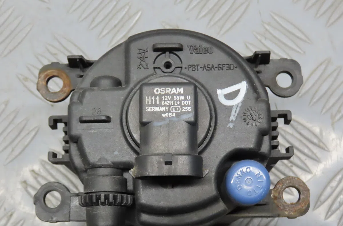 Phare antibrouillard avant droit Renault MEGANE III Coupé (DZ0-1_) 2.0 dci (dz0l) (2009-2015) occasion