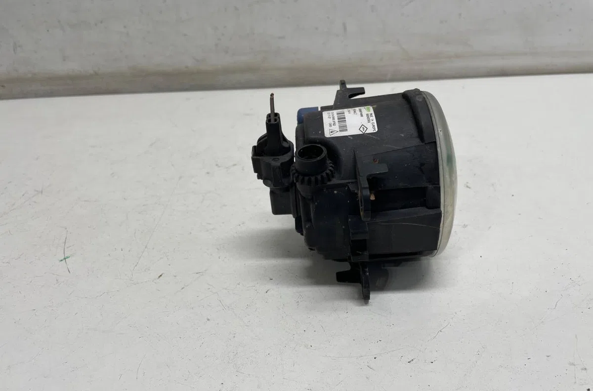 Phare antibrouillard avant droit Renault MEGANE III Grandtour (KZ0-1) 1.5 dci (kz1m, kz1w, kz0r) (2009) occasion