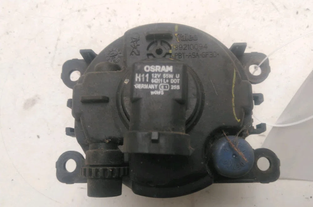Phare antibrouillard avant droit Renault MEGANE III Grandtour (KZ0-1) 2.0 dci (kz0l) (2009) occasion