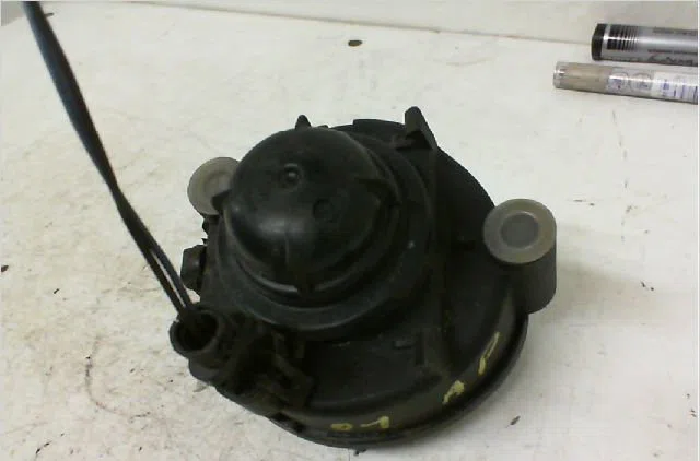 Phare antibrouillard avant droit RENAULT SCENIC I Phase 2 08-1999--06-2003 occasion