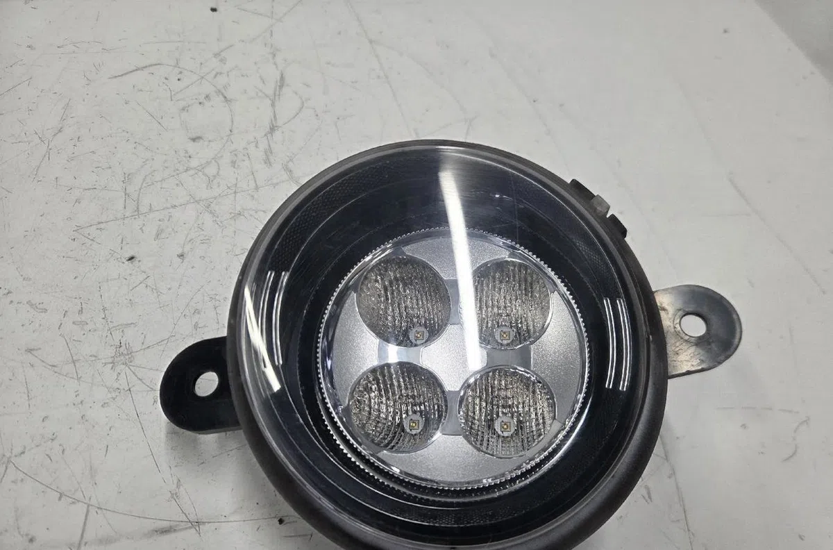 Phare antibrouillard avant droit RENAULT TWINGO 3 PHASE 1 occasion