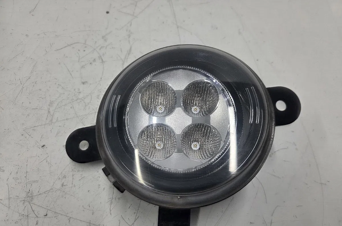 Phare antibrouillard avant droit RENAULT TWINGO 3 PHASE 1 occasion