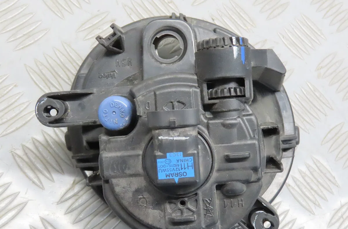 Phare antibrouillard avant droit Renault TWINGO II (CN0_) 1.5 dci 90 (2010) occasion