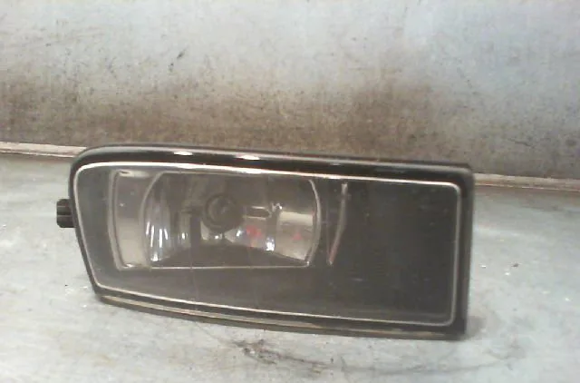 Phare antibrouillard avant droit SEAT CORDOBA 2001 occasion