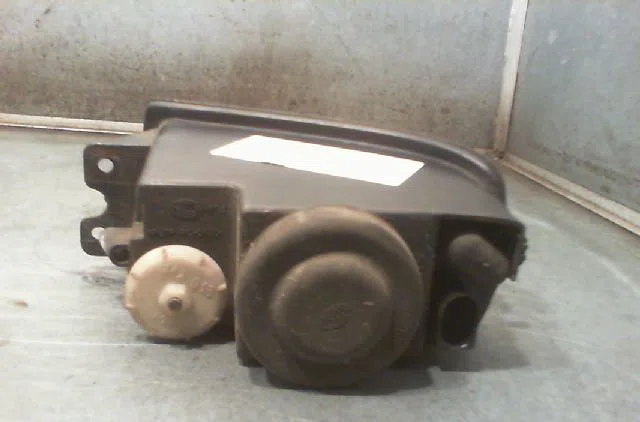 Phare antibrouillard avant droit SEAT CORDOBA 2001 occasion