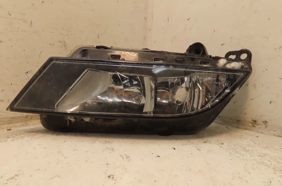 Phare antibrouillard avant droit Seat IBIZA IV (6J5, 6P1) 1.2 tdi (2010-2015) occasion