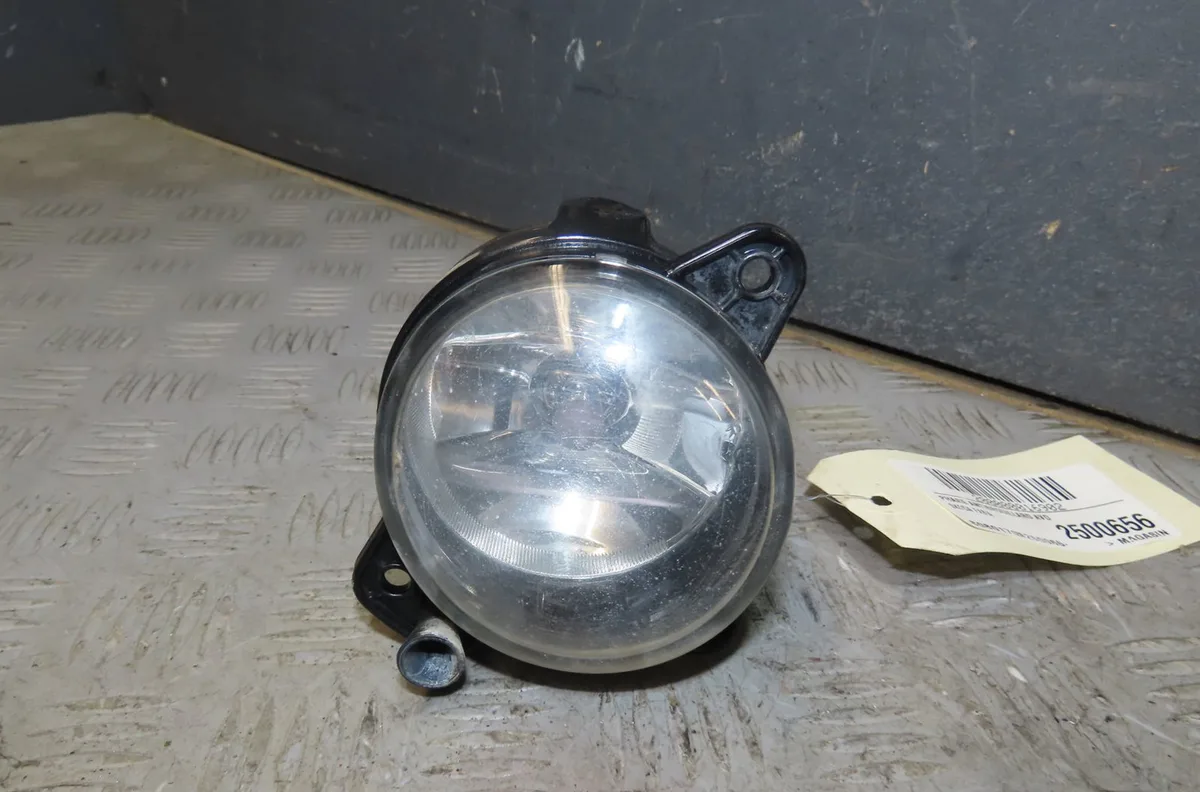 Phare antibrouillard avant droit Skoda FABIA II (542) 1.9 tdi (2007-2010) occasion