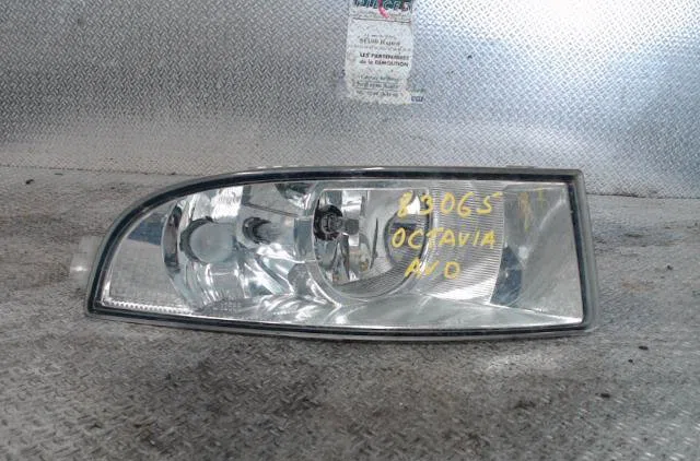 Phare antibrouillard avant droit SKODA OCTAVIA 2  OCTAVIA 2 PHASE 2 BREAK occasion