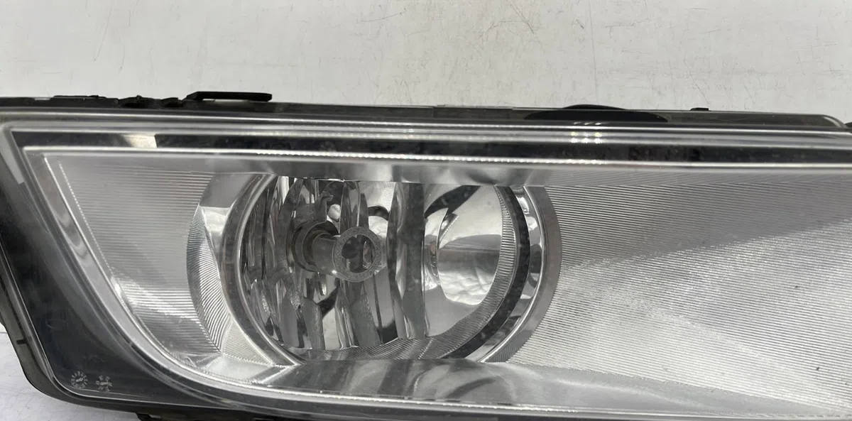 Phare antibrouillard avant droit SKODA OCTAVIA 3 PHASE 1 occasion