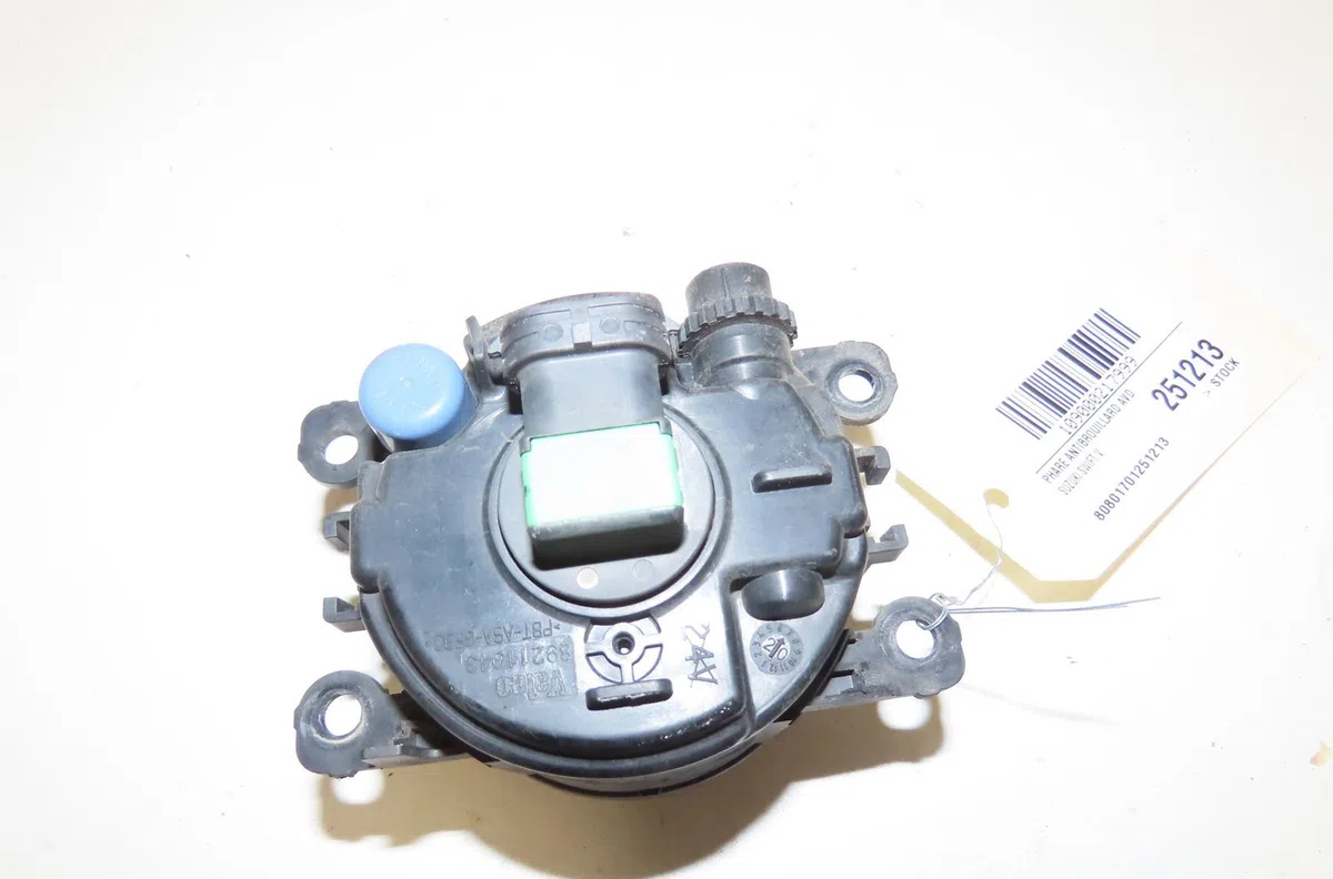 Phare antibrouillard avant droit Suzuki SWIFT V (AZ) 1.2 hybrid (mild hybrid) (a2l412) (2020) 5 portes occasion