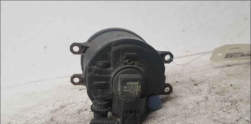 Phare antibrouillard avant droit TOYOTA AURIS I occasion
