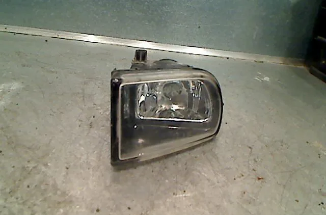 Phare antibrouillard avant droit TOYOTA AVENSIS 2001 occasion