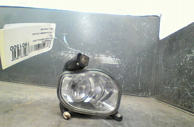 Phare antibrouillard avant droit TOYOTA AVENSIS II phase 1 05-2003--08-2006 occasion