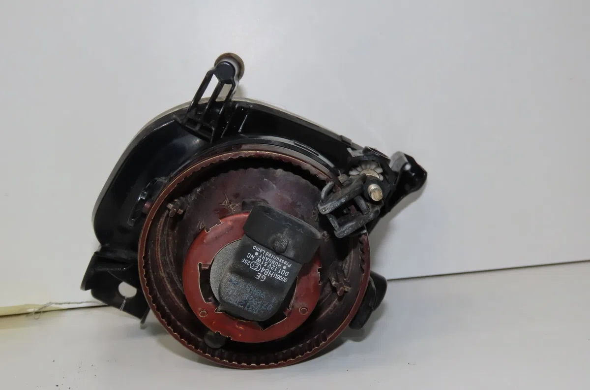 Phare antibrouillard avant droit Toyota AVENSIS (_T25_) 2.0 d-4d (cdt250_) (2003-2008) occasion