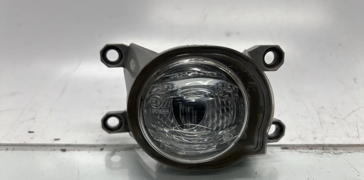 Phare antibrouillard avant droit TOYOTA COROLLA E21 BREAK occasion
