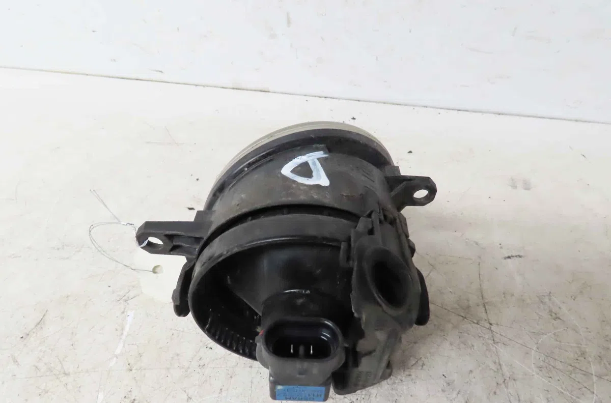 Phare antibrouillard avant droit TOYOTA COROLLA VERSO II occasion