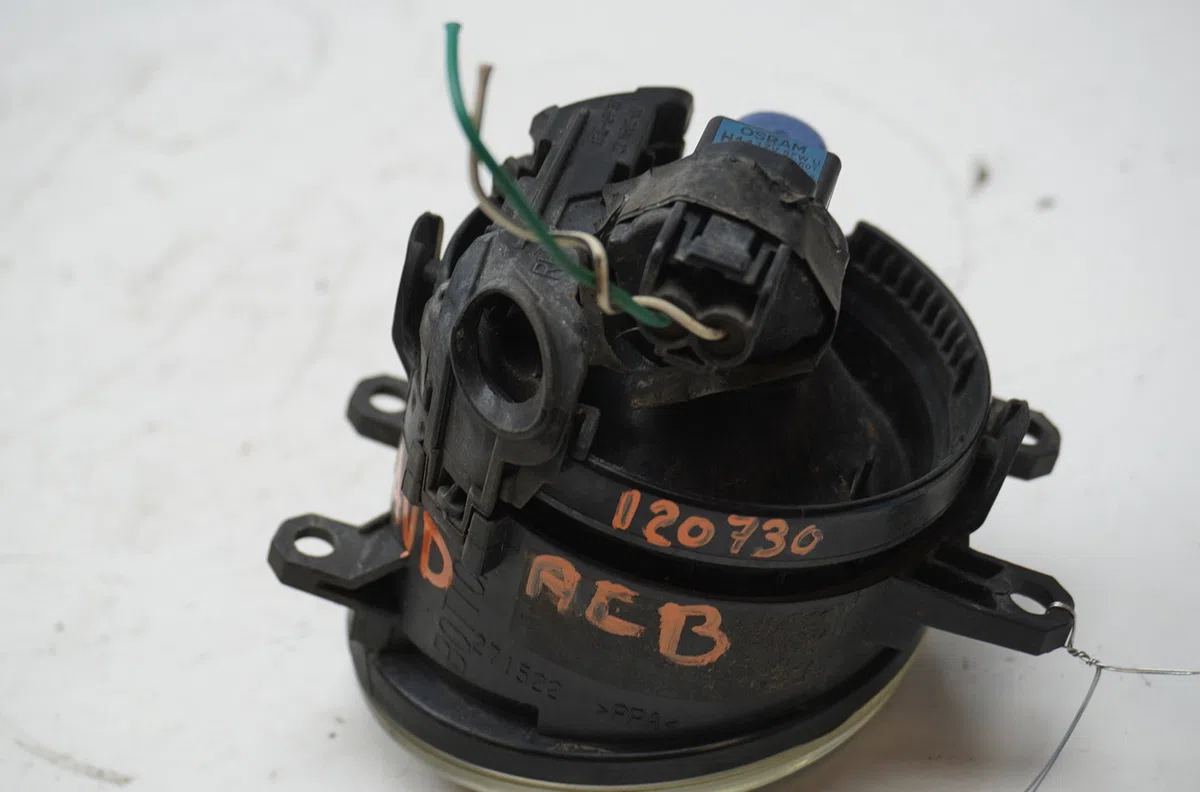 Phare antibrouillard avant droit Toyota COROLLA Verso (ZER_, ZZE12_, R1_) 2.2 d-4d (aur10_) (2005-2009) 5 portes occasio