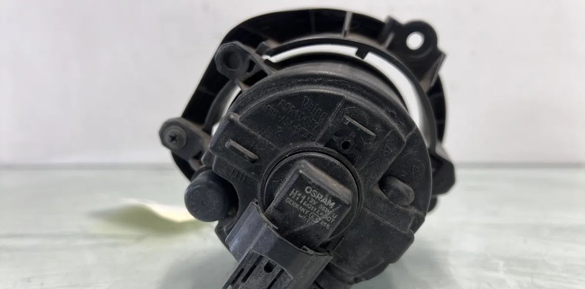 Phare antibrouillard avant droit TOYOTA RAV4 3 PHASE 1 occasion