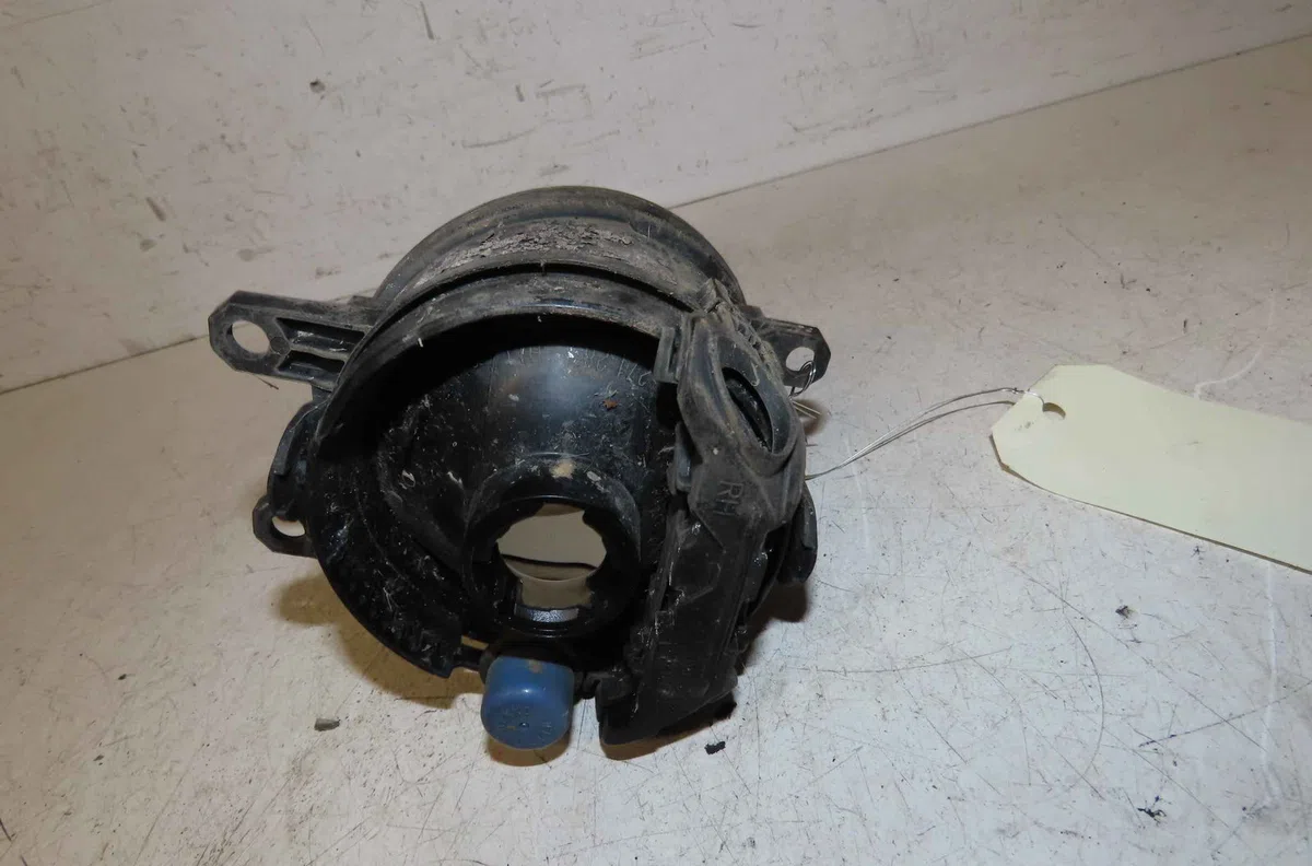 Phare antibrouillard avant droit TOYOTA VERSO occasion