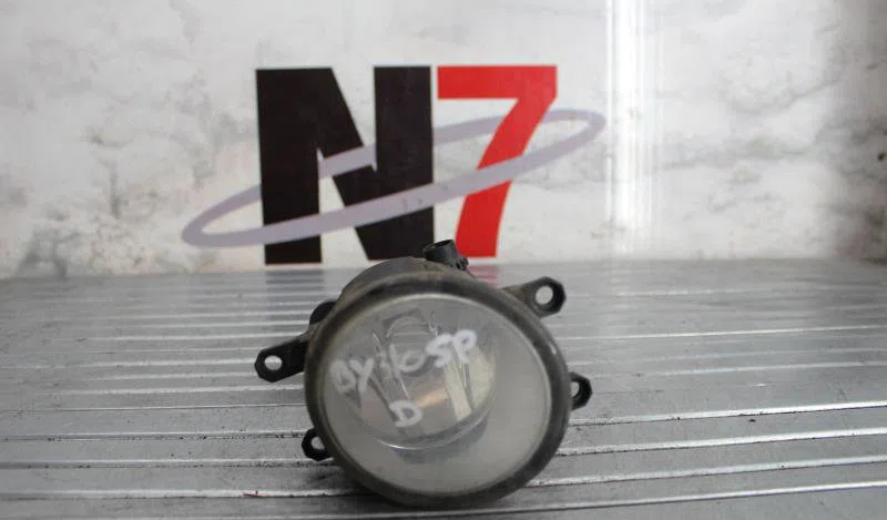 Phare antibrouillard avant droit TOYOTA YARIS 2 PHASE 1 occasion