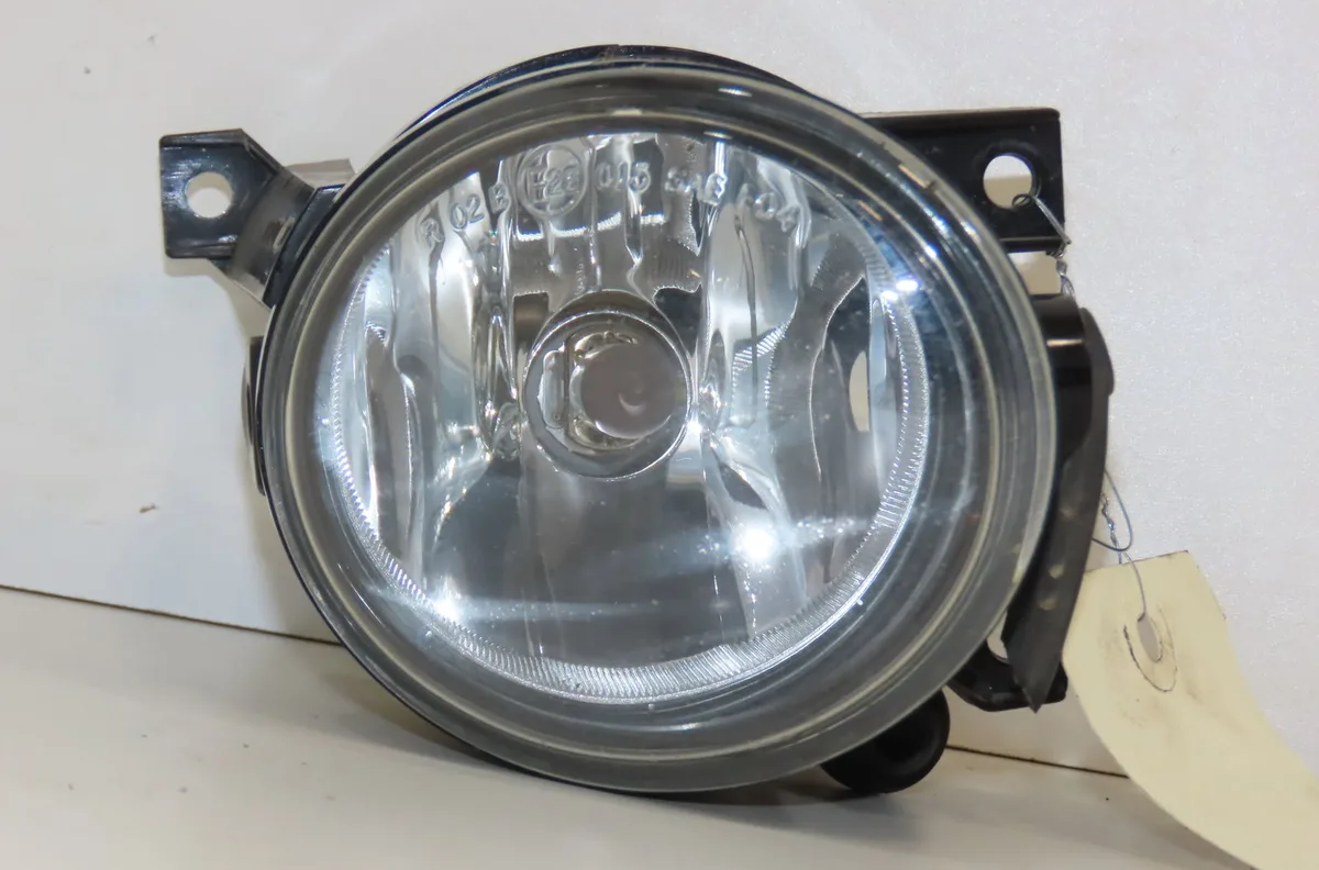Phare antibrouillard avant droit Volkswagen CADDY III Camionnette-Monospace (2KA, 2KH, 2CA, 2CH) 1.9 tdi 4motion (2008-2