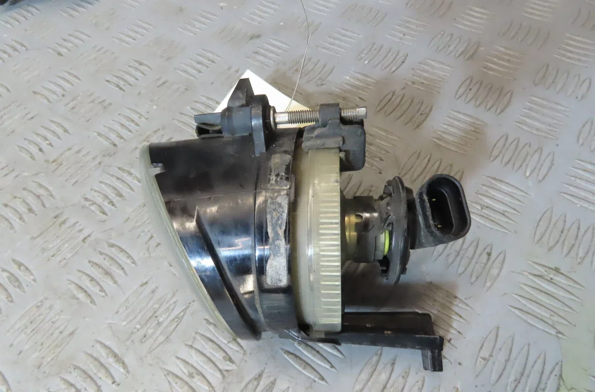 Phare antibrouillard avant droit VOLKSWAGEN GOLF 2006 occasion