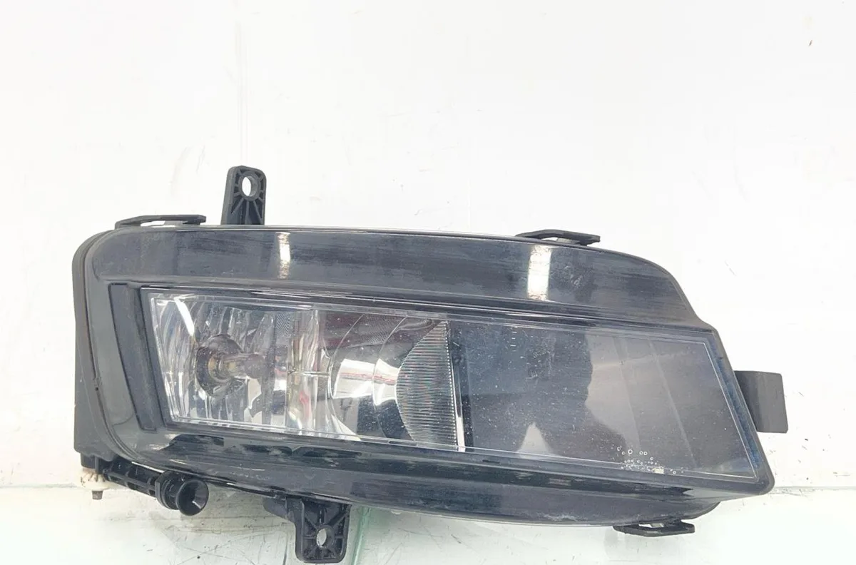 Phare antibrouillard avant droit VOLKSWAGEN GOLF 7 PHASE 1 occasion