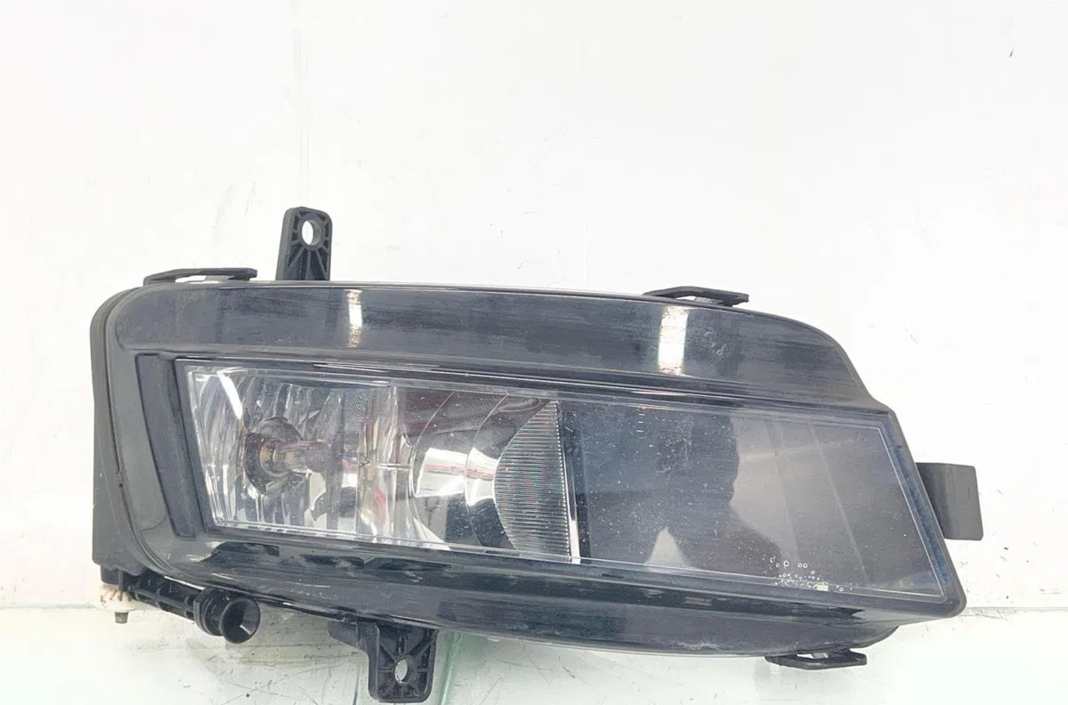 Phare antibrouillard avant droit VOLKSWAGEN GOLF 7 PHASE 1 occasion