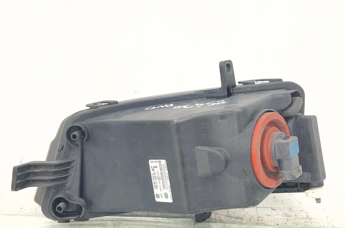 Phare antibrouillard avant droit VOLKSWAGEN GOLF 7 PHASE 1 occasion