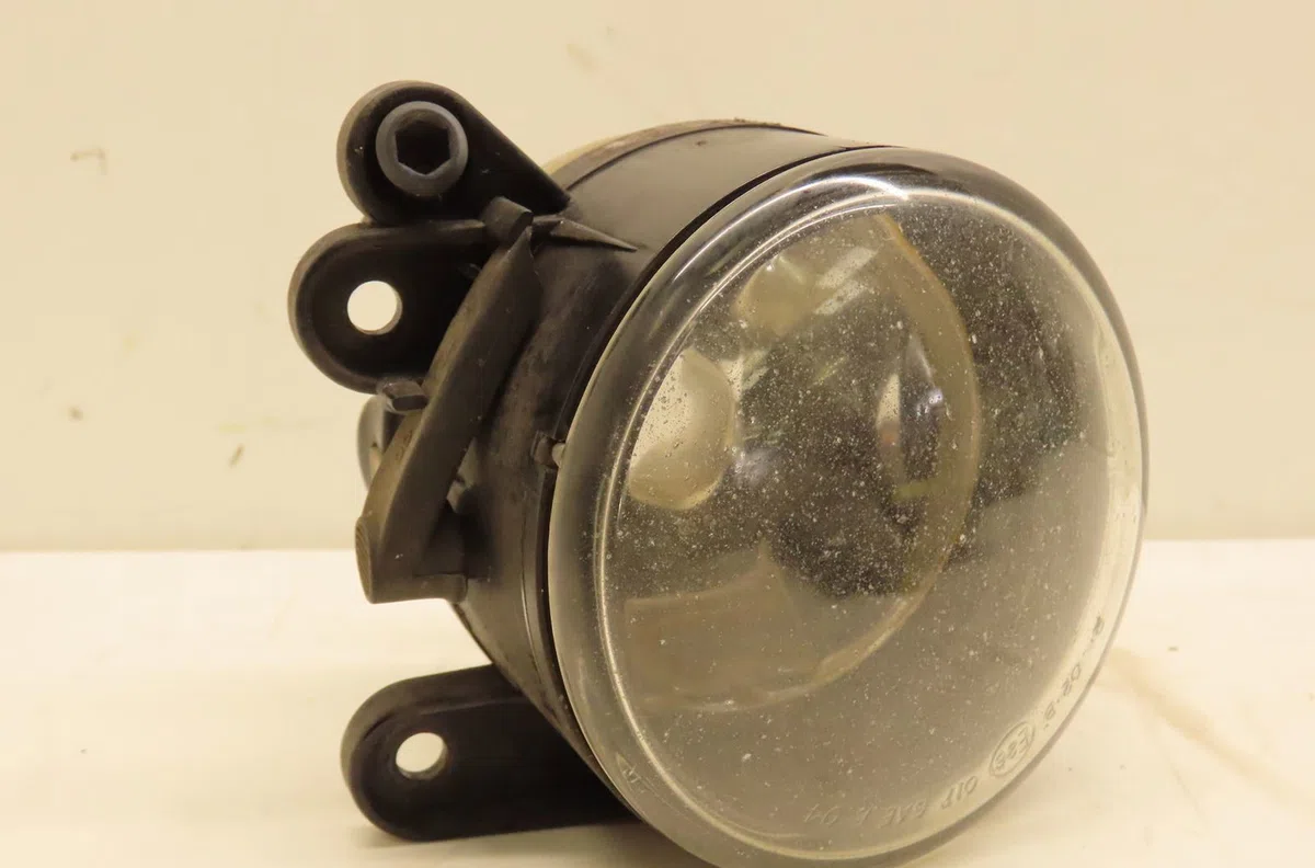 Phare antibrouillard avant droit Volkswagen GOLF V (1K1) 1.9 tdi (2003-2008) 5 portes occasion
