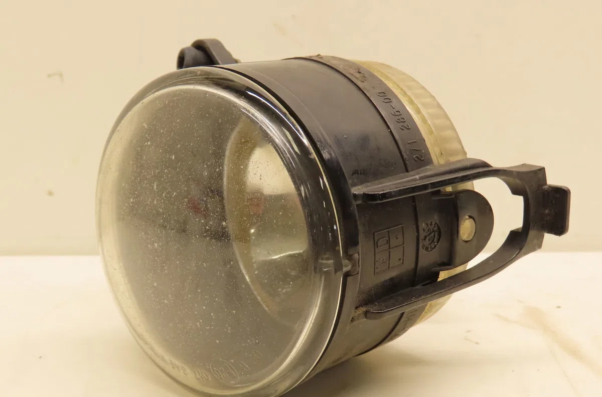 Phare antibrouillard avant droit Volkswagen GOLF V (1K1) 1.9 tdi (2003-2008) 5 portes occasion