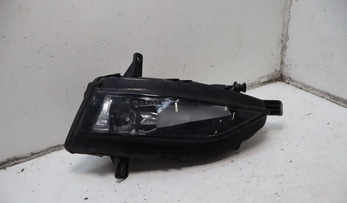Phare antibrouillard avant droit Volkswagen GOLF VII (5G1, BQ1, BE1, BE2) 1.6 tdi (2012-2017) occasion