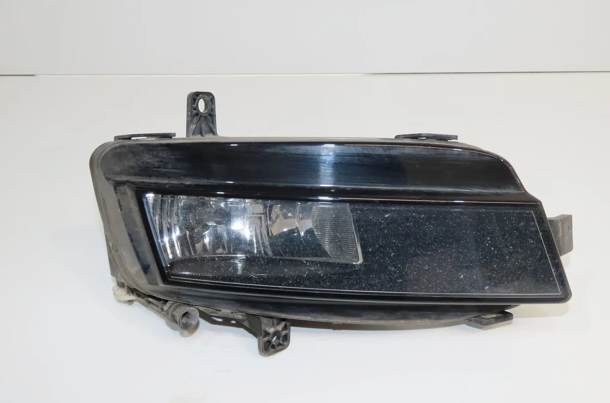 Phare antibrouillard avant droit Volkswagen GOLF VII (5G1, BQ1, BE1, BE2) 1.6 tdi (2012-2017) occasion
