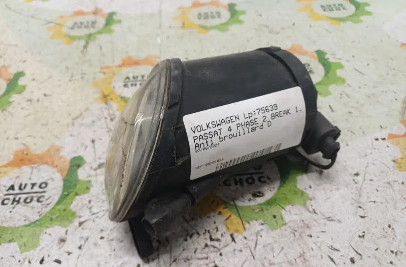 Phare antibrouillard avant droit VOLKSWAGEN PASSAT 4 PHASE 2 BREAK occasion