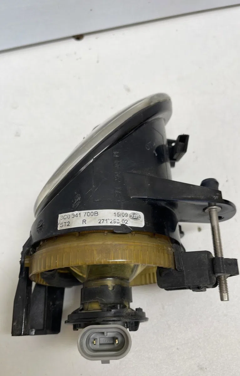 Phare antibrouillard avant droit Volkswagen PASSAT B6 Variant (3C5) 2.0 tdi 16v (2005-2010) 5 portes occasion
