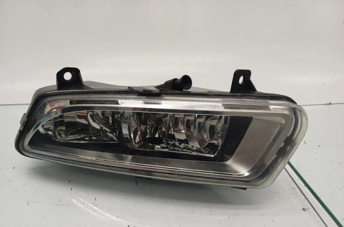 Phare antibrouillard avant droit VOLKSWAGEN POLO 5 PHASE 1 occasion