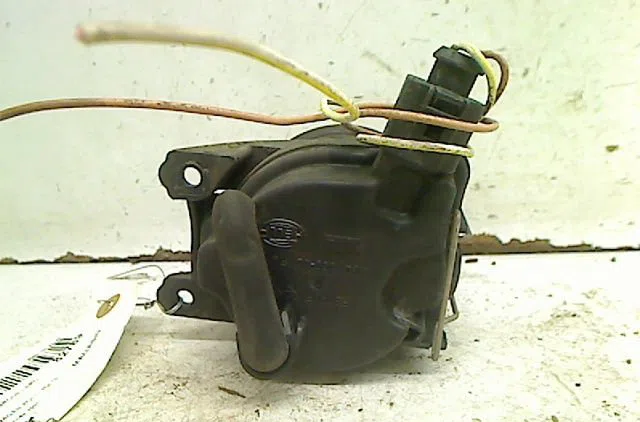 Phare antibrouillard avant droit Volkswagen POLO (6N2) 1.4 tdi (1999-2001) 5 portes occasion