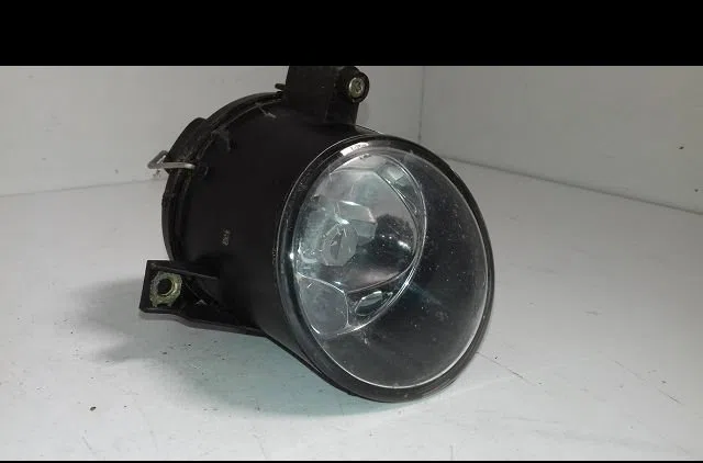Phare antibrouillard avant droit Volkswagen POLO (9N_, 9A_) 1.2 12v (2001-2007) 5 portes occasion