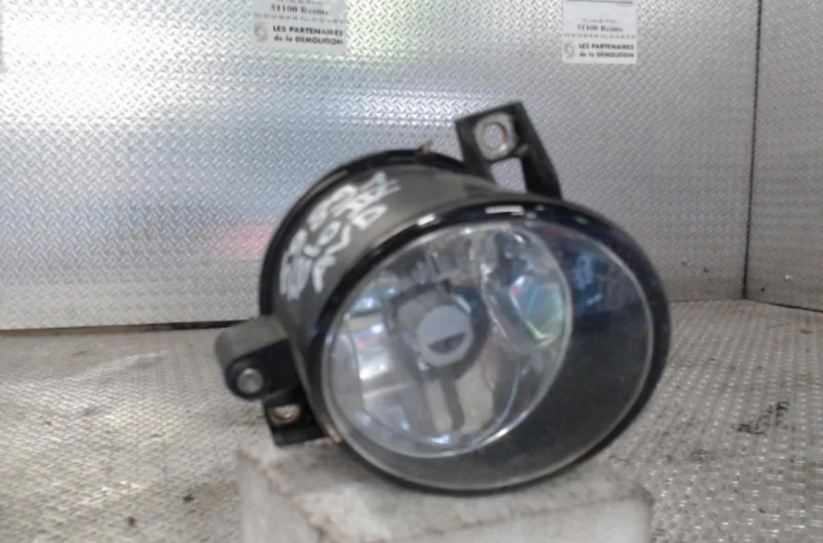 Phare antibrouillard avant droit Volkswagen POLO (9N_, 9A_) 1.4 16v (2001-2008) occasion