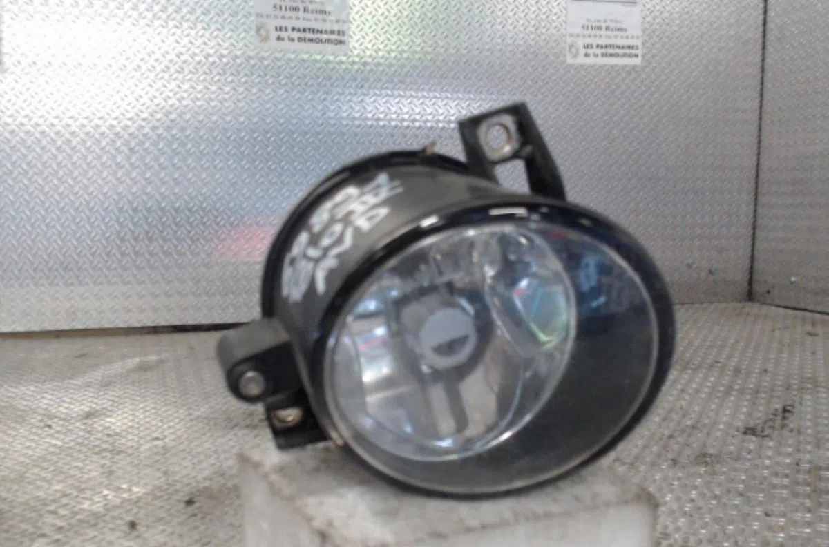 Phare antibrouillard avant droit Volkswagen POLO (9N_, 9A_) 1.4 16v (2001-2008) occasion
