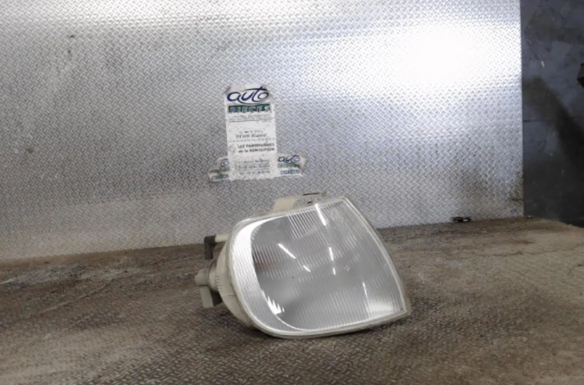 Phare antibrouillard avant droit Volkswagen POLO III (6N1) 60 1.4 (1995-1999) occasion
