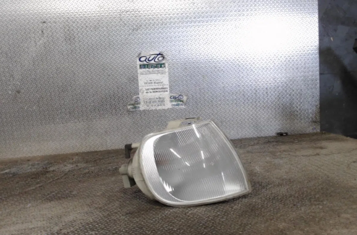 Phare antibrouillard avant droit Volkswagen POLO III (6N1) 60 1.4 (1995-1999) occasion