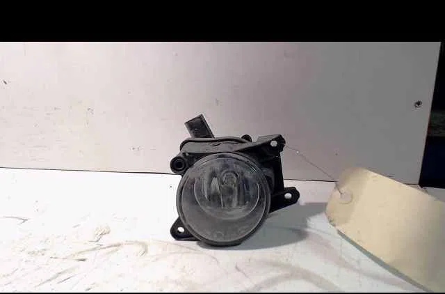 Phare antibrouillard avant droit VOLKSWAGEN POLO III occasion