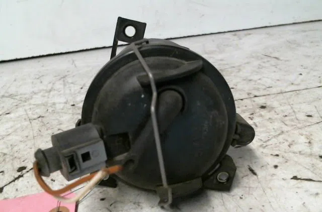 Phare antibrouillard avant droit VOLKSWAGEN POLO occasion