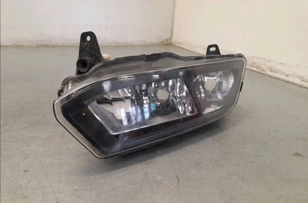 Phare antibrouillard avant droit Volkswagen POLO V (6R1, 6C1) 1.0 (2014) occasion