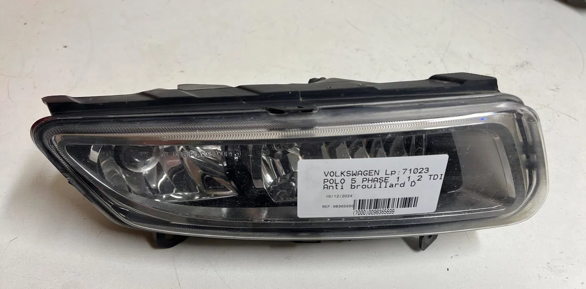 Phare antibrouillard avant droit Volkswagen POLO V (6R1, 6C1) 1.2 tdi (2009) 5 portes occasion
